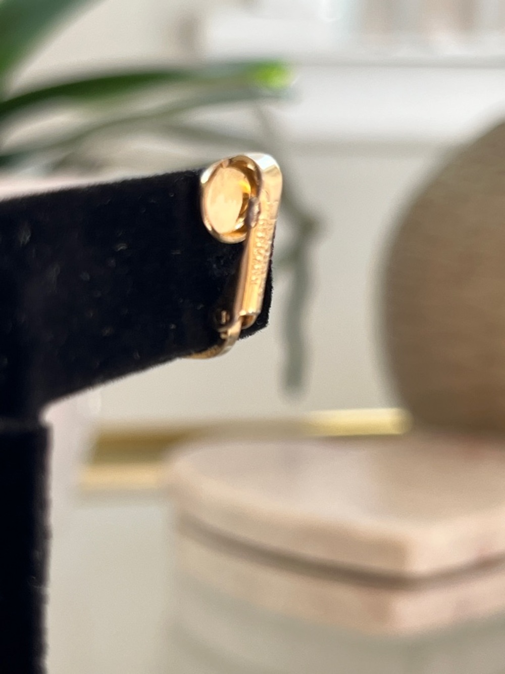 DIOR Vintage Gold Heart CD Logo Clip-On Earrings - Picture 7 of 8